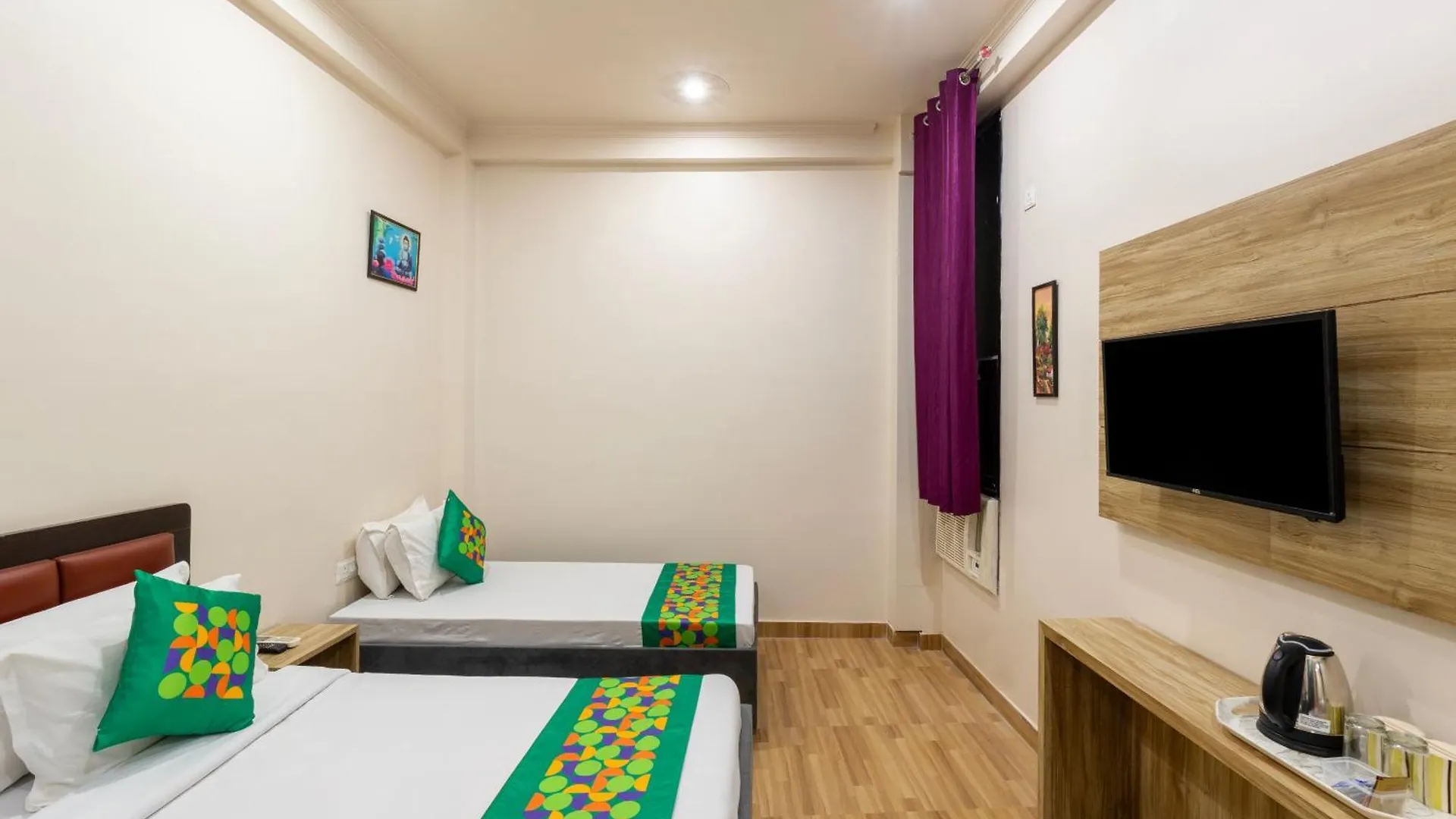 ホテル Treebo Om Shree Banaras バラナシ